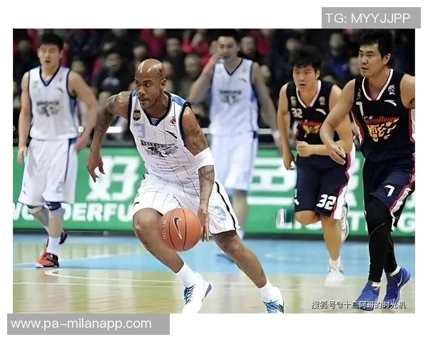 老熟人重聚杨瀚森与马布里赛前热身亲切交流笑声不断