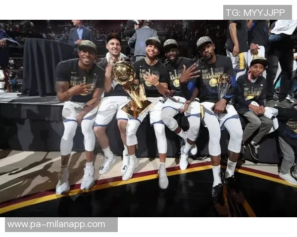 路威称追梦是库里的保护者与打手每支球队都应拥有这样的角色 路威称追梦是库里的保护者与打手每支球队都应拥有这样的角色